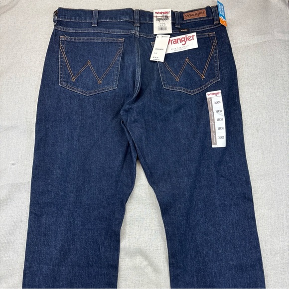 Wrangler Men's Weather Anything Legacy Straight Fit Jeans Size 36x30 - Picture 11 of 12